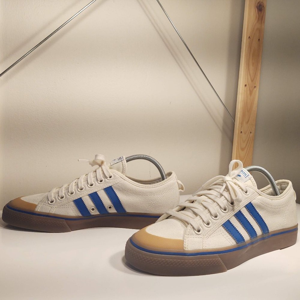 NWOT Adidas Nizza Low Canvas Cream/Blue/Gum bottom